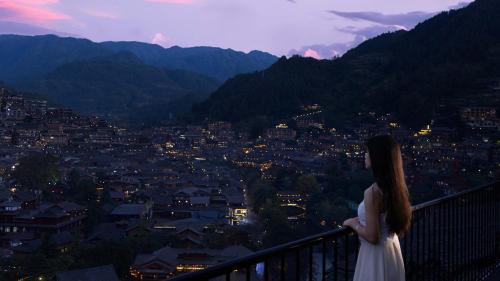 Seven Letters Zhanyue Hotel Xijiang Qianhu Miao Village - Qiandongnan