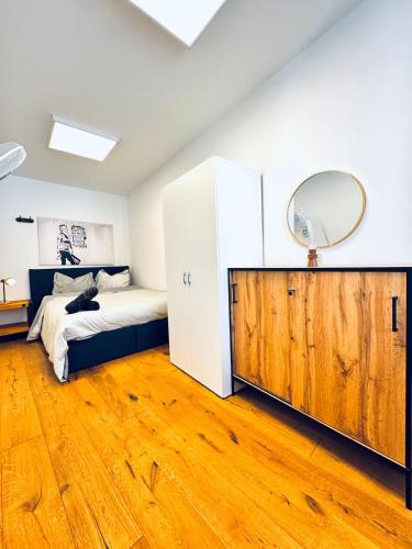 Comfortable 5BR Apartment Near Kaufpark Alterlaa in Wien, Österreich