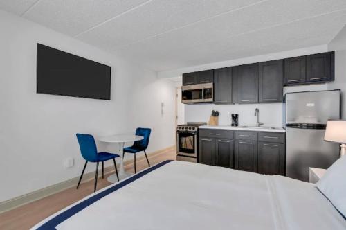Luxurious Digs By The Beach!
