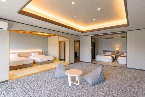 Suite Japanese-Western-Style-Room 90 square yards - Shared Bathroom - Non-Smoking