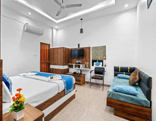 Hotel Ramay Palace – Ayodhya, VA
