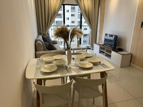 Cozy 2br Retreat @ Traders Park | City Convenience - Kajang