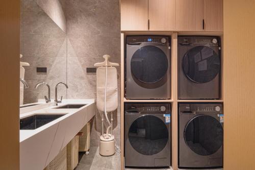 Dayin Hotel -Shanghai Hongqiao Beixinjing Metro Station Branch -Large Social Area -Bar -Café -Gym -Free Laundry Luggage Storage -24H Front Desk-English Service, Shanghai (photo 9)