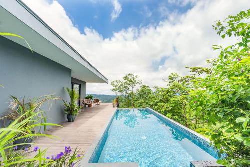 Vaade, Villa with Stunning Isla Tortuga Ocean View, Near Curu Park & Ferry in Blue Zone in Paquera