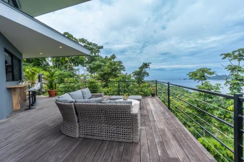 Vaade, Villa with Stunning Isla Tortuga Ocean View, Near Curu Park & Ferry in Blue Zone in Paquera