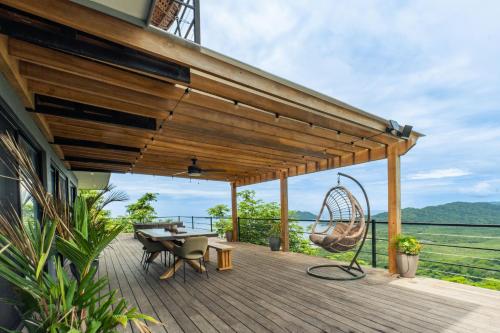 Vaade, Villa with Stunning Isla Tortuga Ocean View, Near Curu Park & Ferry in Blue Zone in Paquera