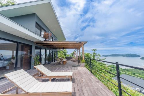 Vaade, Villa with Stunning Isla Tortuga Ocean View, Near Curu Park & Ferry in Blue Zone in Paquera