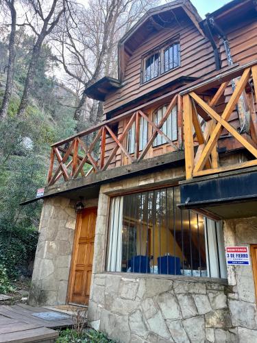 Cabaña con vista, chimenea y parking