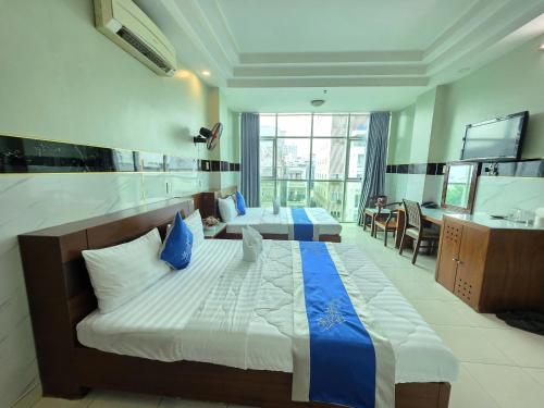 room detail thumbnail 1