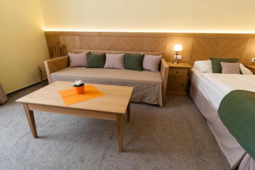 Karlova 25 Apartments - image 5