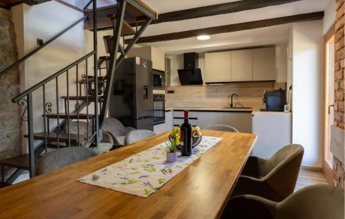 ห้องครัว, Amazing Home In Veselici With Sauna in ริบนิก