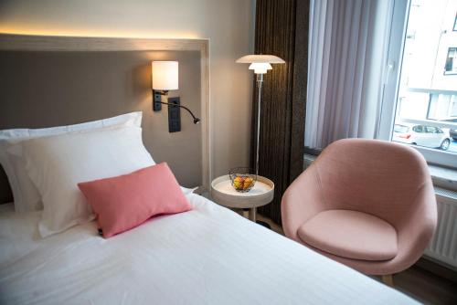 Deluxe Room image 9
