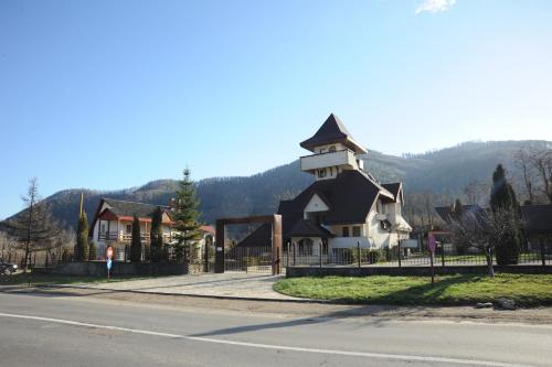 Bejárat, Castelul de Smarald in Pângărăcior
