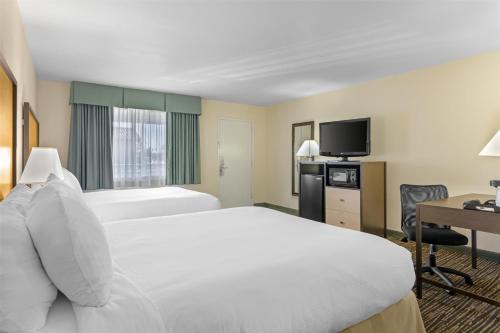2 queen beds