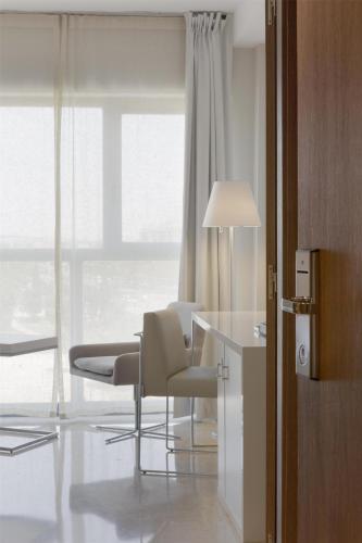 NH Ciudad de Zaragoza - image 12