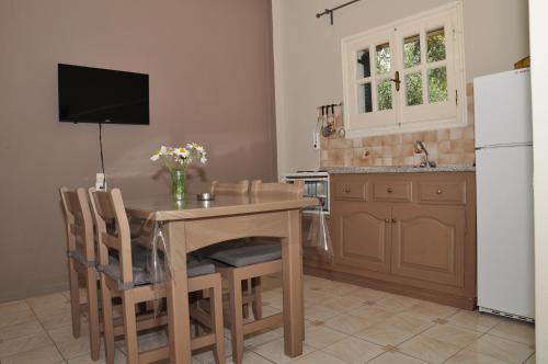 2 bedrooms, 3 beds