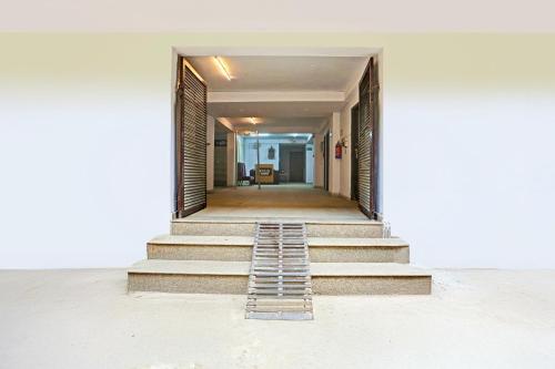 Ieeja, Super Hotel O Shalimar Bagh Max Hospital in Naujasis Delis ir NCR