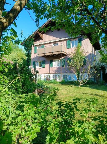 Exterior view, Swiss Alpine view apartment in Unterseen