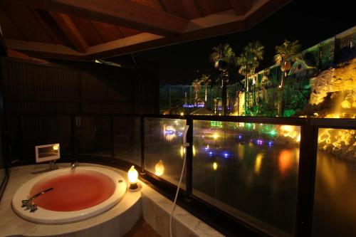 room detail thumbnail 2