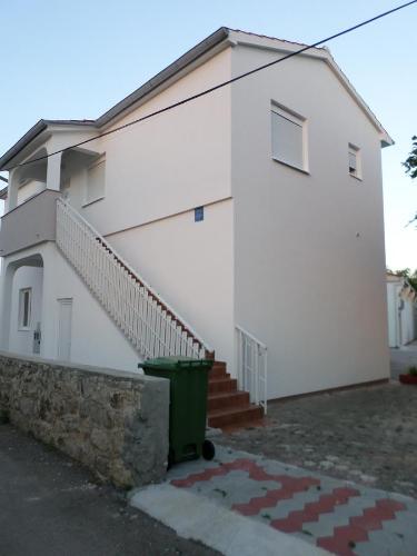  Apartments Mila, Pension in Vir