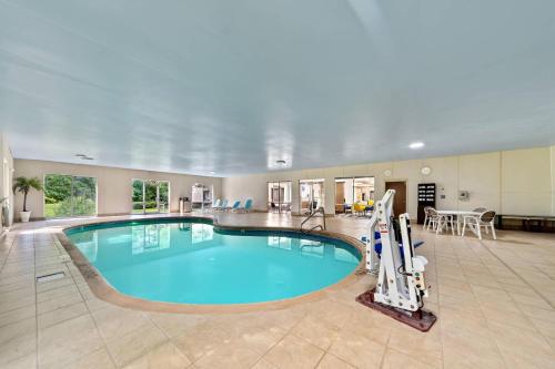 Comfort Suites Milledgeville - image 13
