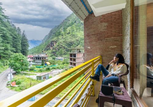 Skats, goSTOPS Kasol PLUS, Manikaran Road - Private Rooms & Dorms in Kasol