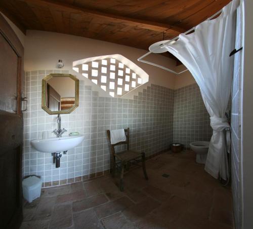 Bathroom, Locanda San Francesco in Serra de' Conti