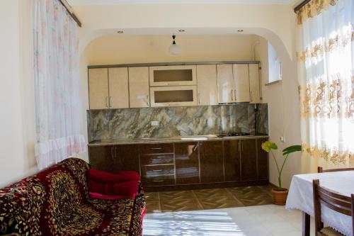 virtuve, Lusya B&B in Jegegnadžora
