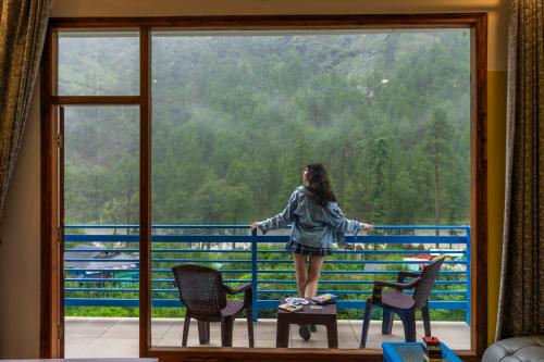 Skats, goSTOPS Kasol PLUS, Manikaran Road - Private Rooms & Dorms in Kasol
