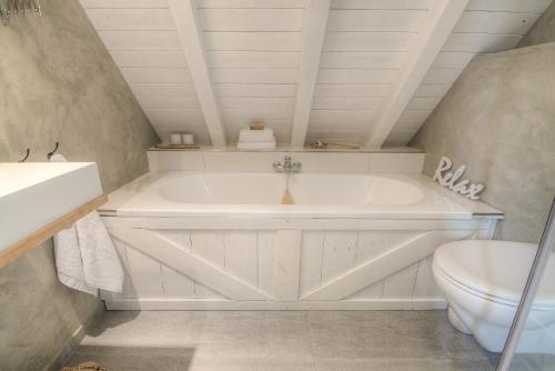 Bathroom, Appartement De Koesfabriek centrum Dokkum in Dongeradeel