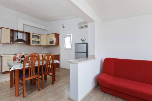  Apartment Lucy 1, Pension in Kaštela bei Trolokve