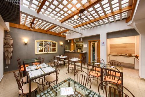 ผับ/เลาจน์, โอสตัล ซาน ลอเรนโซ (Hostal San Lorenzo) near พิพิธภัณฑ์โบราณคดีแห่งชาติสเปน