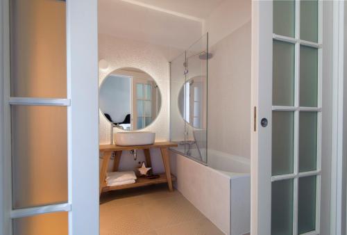 XII Century Heritage Hotel - image 5