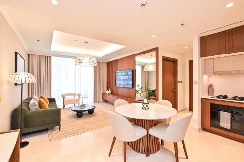 Beach Serenity, Modern 1BR in Dubai, Palace Beach Residences, Emaar Beachfront, Dubaj