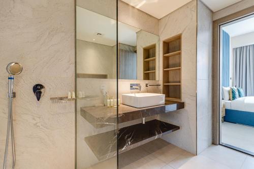 Allsopp & Allsopp - 1-Bedroom Apartment in Oxford Boulevard JVC - image 3