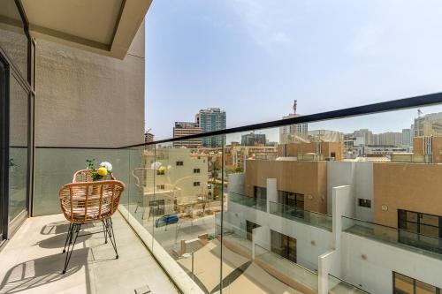 Allsopp & Allsopp - 1-Bedroom Apartment in Oxford Boulevard JVC - image 2