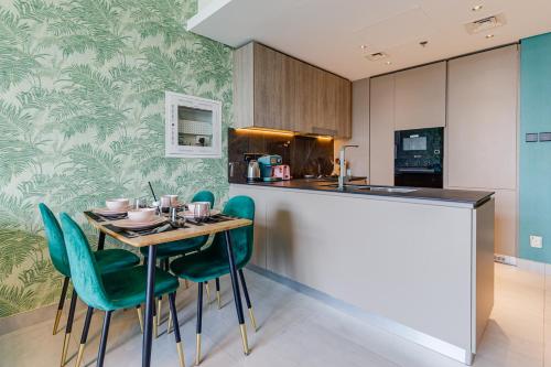 Allsopp & Allsopp - 1-Bedroom Apartment in Oxford Boulevard JVC - image 8