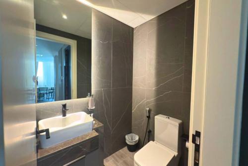 Amazing 2BR Peaceful Views in Midtown Near Sports City, Dubái (foto 3)
