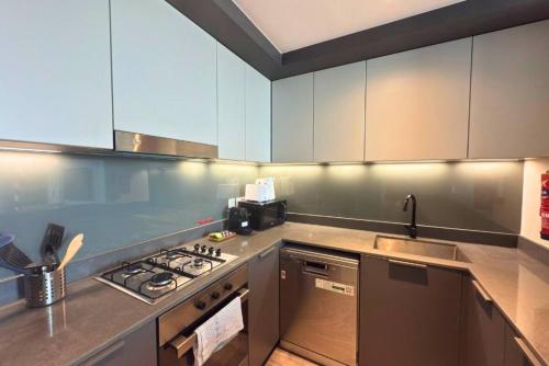 Amazing 2BR Peaceful Views in Midtown Near Sports City, Dubái (foto 9)