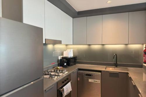 Amazing 2BR Peaceful Views in Midtown Near Sports City, Dubái (foto 10)