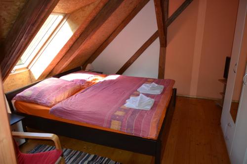 1 double bed, 2 twin beds
