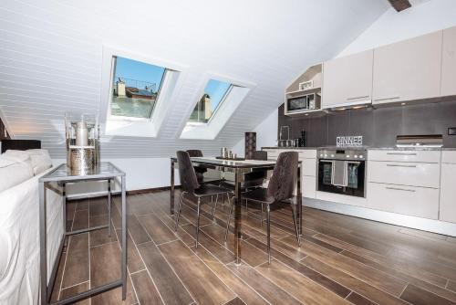 NYON - SUPERB flat by the lake in นียง