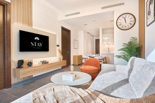 STAY BY LATINEM Luxury 1BR and Study Holiday Home CC 2808 Near Downtown, Dubái
