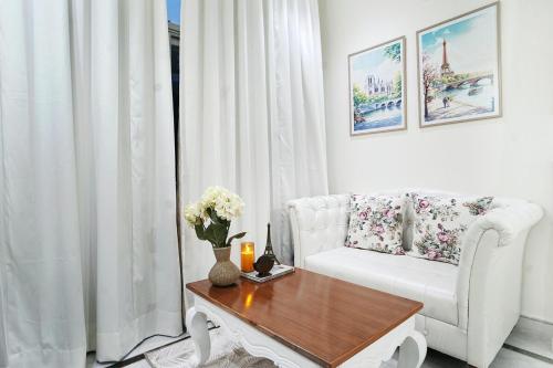 Blush De Paris I Design Stay in Gurgaon