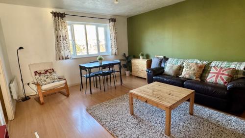 Stylish 2 Bed Home with parking, Londres