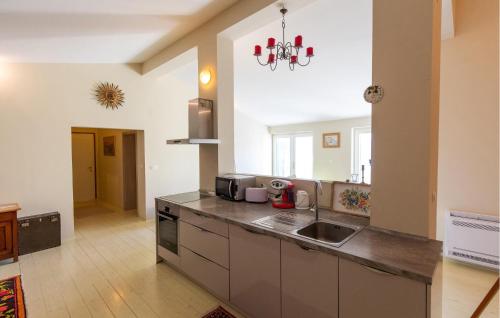 Kitchen, 3 Bedroom Pet Friendly Apartment In Bacina in Bacina