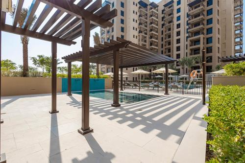 Stylish Studio With Pool View Mins to Dubai Mall, Dubai (foto 5)