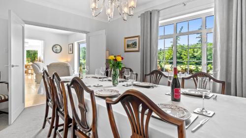 Seadmed, Leafield House in Little Witcombe