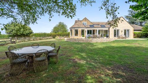 Hotelli välisilme, Leafield House in Little Witcombe