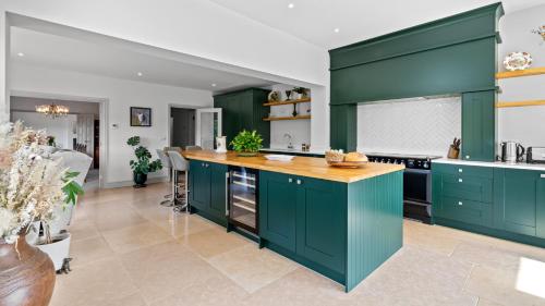 Seadmed, Leafield House in Little Witcombe